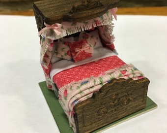 Dolls House Miniatures ( 1/48th - 1:48 - 1/4" - Quarter Inch Scale )  - Hand Made    - Half Tester Bed - Rosebud