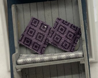 Dolls House Miniatures - Hand Painted Pretty 1/48th (1/4inch) quarter-scale Settle Seat
