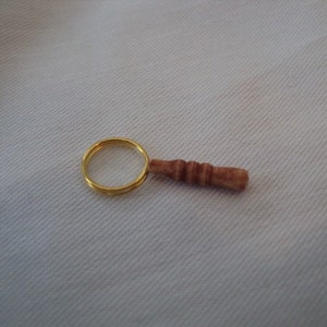 Dolls House Miniatures 1/12th Magnifying Glass x1 image 1