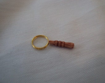 Dolls House Miniatures - 1/12th Magnifying Glass x1