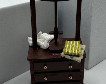 Dolls House Miniatures - 1/24th / 1:24 / Quarter Inch Scale Linen Press