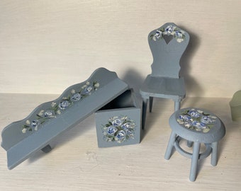 DOLLS HOUSE MINIATURES - Pale Blue Rosy Wooden Accessories