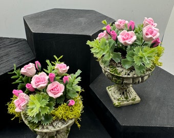 Dolls House Miniatures - Pink Roses Urn Planter x1