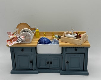 DOLLS HOUSE MINIATURES - 1/12th scale (1 inch) Christmas kitchen sink unit