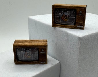 Dolls House Miniatures - 1/24th / 1:24 / Quarter Inch Scale vintage television / TV x1