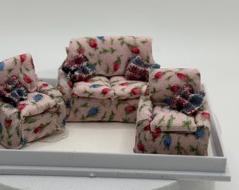 Dolls House 1/48th / 1:48 /Quarter Scale - Armchair / Sofa / Settee  set