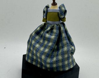 Dolls House Miniatures - 1/12th child’s gown