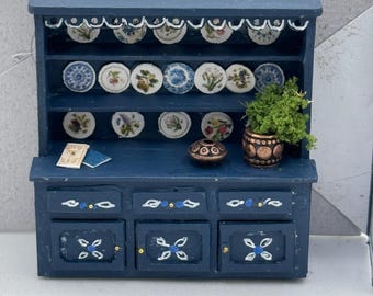 Dolls House 1/48th / 1:48 /Quarter Scale - dresser / hutch