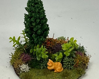 Dolls House Miniatures - 1/24th / 1:24th / Half Inch Scale Garden Scene