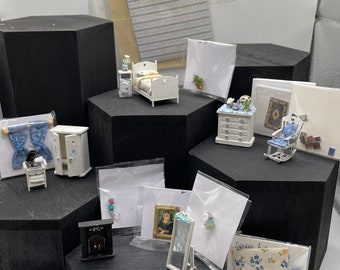 DOLLS HOUSE MINIATURES - 1/48th room in a box - single bedroom