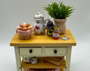 Dolls House Miniatures - 1/12 Kitchen side Table