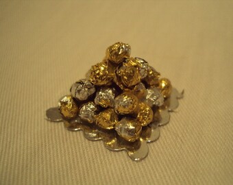 Dolls House Miniatures - 1/12th Pyramid of Chocolates