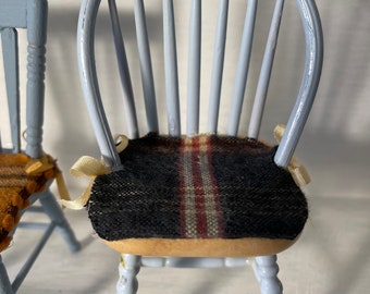 DOLLS HOUSE MINIATURES - 1/12th Kitchen chair x 1
