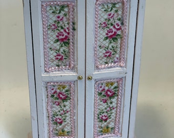 Dolls House Miniatures - 1/12th pink Wardrobe