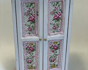 Dolls House Miniatures - 1/12th pink Wardrobe