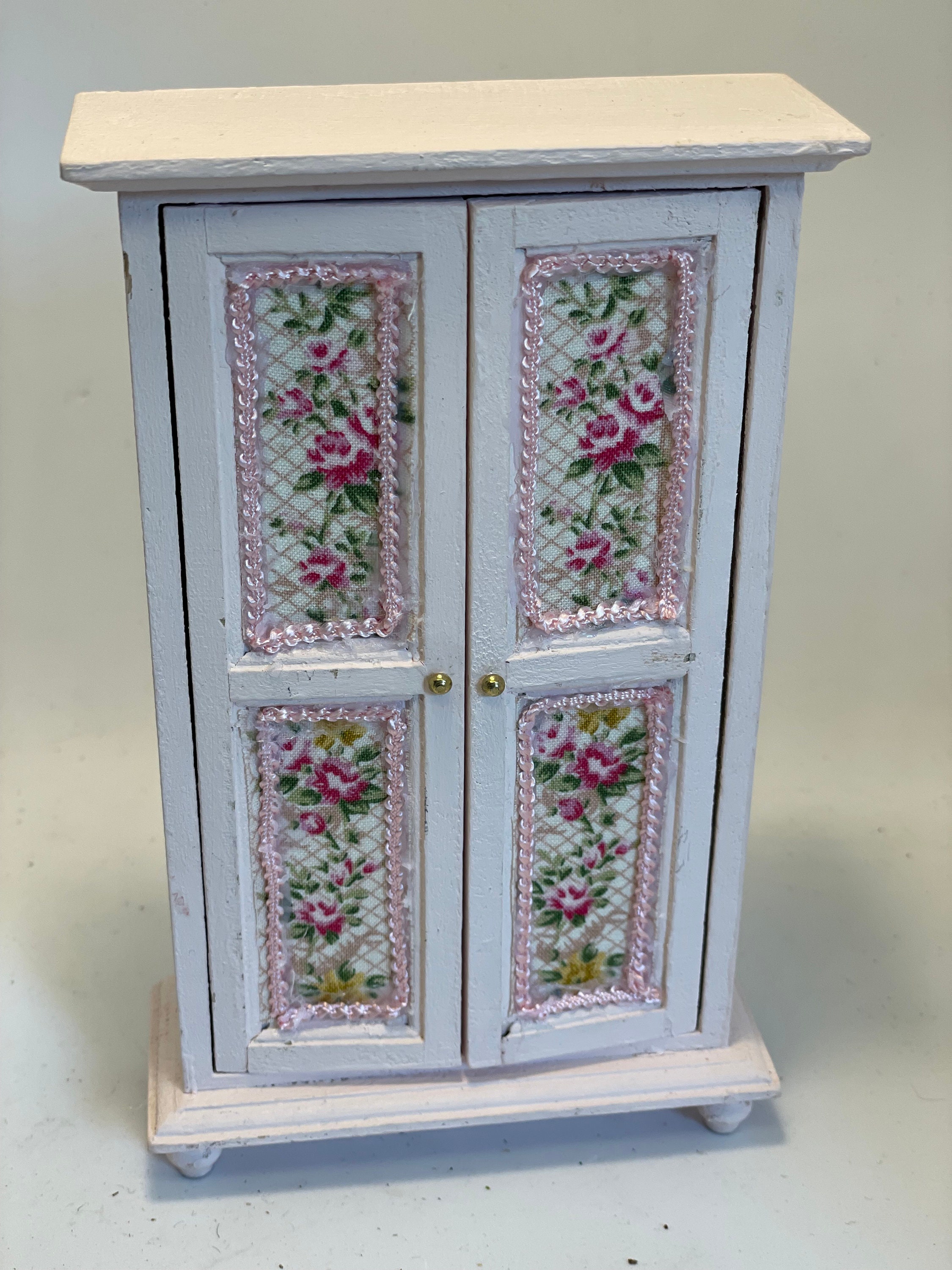 Dolls House Miniatures 1 12th pink Wardrobe
