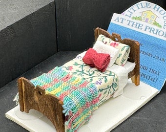 Dolls House Miniatures - Hand Made Single Bed (1/48th / 1:48 / Quarter Scale )