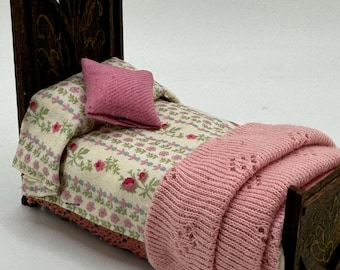 DOLLS HOUSE MINIATURES -   1/24th / 1:24th / Half Inch Scale  - single bed
