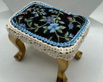 Dolls House Miniatures - 1/12 stool