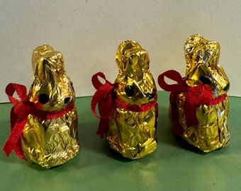 Dolls House Miniatures - 1/12th foil wrapped chocolate Bunny