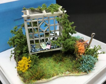 Dolls House Miniatures ( 1/48th - 1:48th - 1/4" - Quarter Inch Scale ) - Hand Made Garden Seat Scene