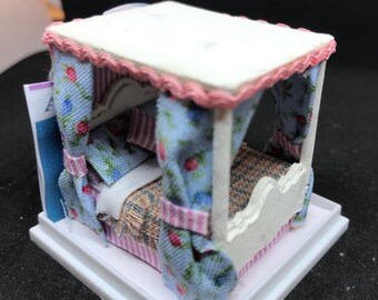 Dolls House Miniatures - Hand Made 1/48th (1/4inch) quarter scale - Four Poster bed