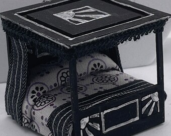 Dolls House 1/48th / 1:48 /Quarter Scale -  Deco Four Poster bed - Eva