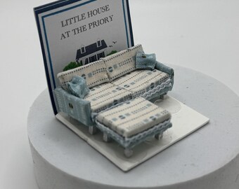 Dolls House 1/48th / 1:48 /Quarter Scale - Contemporary Sofa