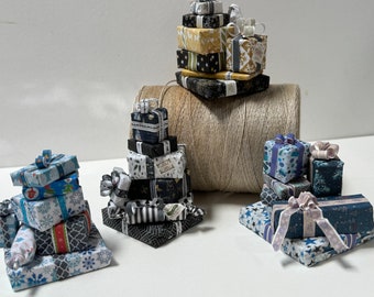 DOLLS HOUSE MINIATURES - 1/12th scale (1 inch) stack of Christmas Presents (4 options)