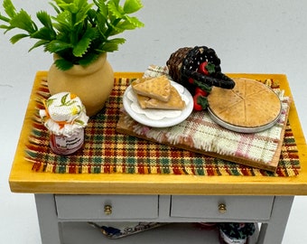 Dolls House Miniatures - 1/12 Kitchen side Table
