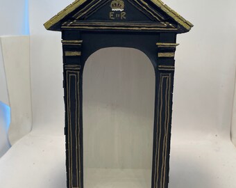 Dolls House Miniatures - Royal Guard Sentry Box x 1 (no Guard)