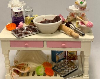 DOLLS HOUSE MINIATURES - 1/12th "Cup  Cakes " Preparation Table