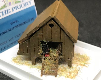 Dolls House Miniatures ( 1/48th - 1:48th - 1/4" - Quarter Inch Scale )Luxury Dressed   Chicken Coop -