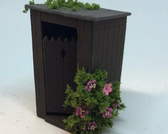 Dolls House Miniatures ( 1/48th - 1:48th - 1/4" - Quarter Inch Scale ) Luxury Dressed  Outside Privey / WC