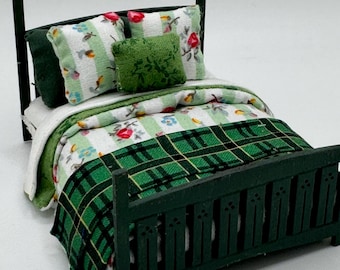 DOLLS HOUSE MINIATURES -   1/24th / 1:24th / Half Inch Scale  - double bed
