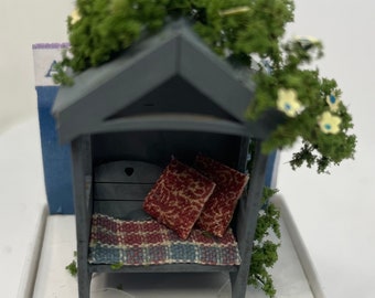 Dolls House Miniatures ( 1/48th - 1:48th - 1/4" - Quarter Inch Scale )   Garden Seat