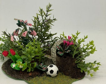 Dolls House Miniatures - Garden Scene - Broken Pot