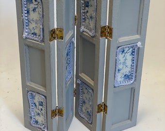 Dolls House Miniatures - 1/12th  grey and blue Screen