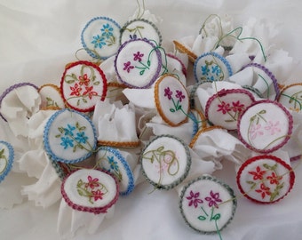 DOLLS HOUSE MINIATURES - Embroidery Hoop X1 (assorted colours)