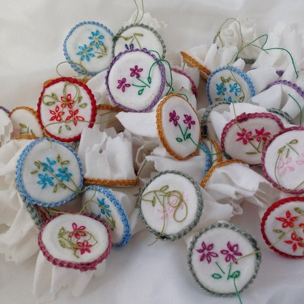DOLLS HOUSE MINIATURES - Embroidery Hoop X1 (assorted colours)