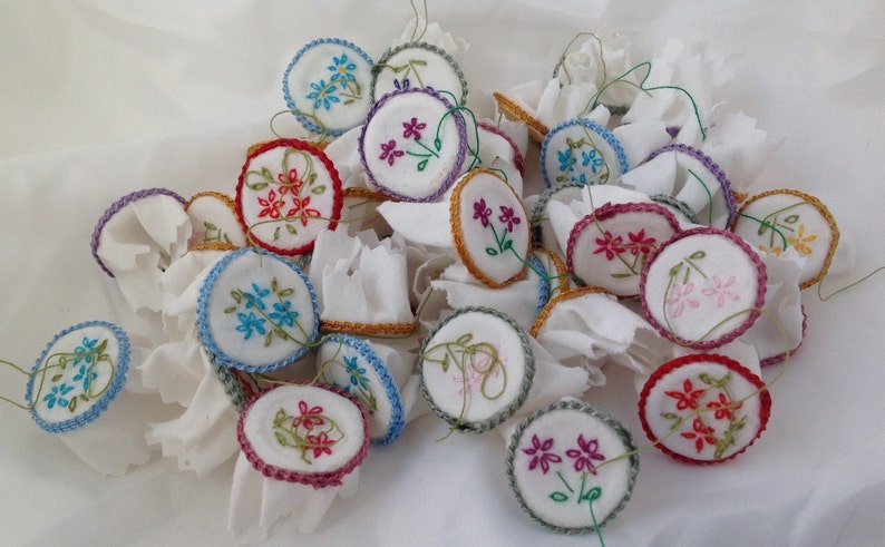 DOLLS HOUSE MINIATURES Embroidery Hoop X1 assorted colours image 1