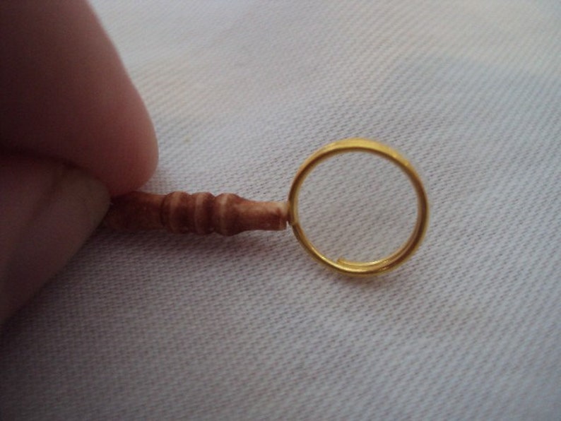 Dolls House Miniatures 1/12th Magnifying Glass x1 image 2