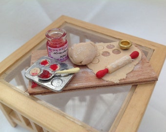 DOLLS HOUSE MINIATURES - 1/12th Jam Tarts making set