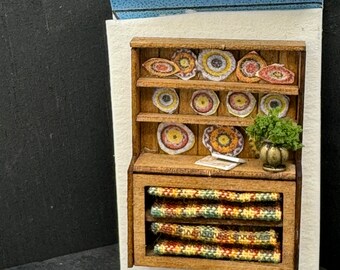 DOLLS HOUSE MINIATURES - 1/48 - 1:48 - 1/4" - Quarter Inch Scale - Dresser / Hutch