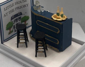 Dolls House 1/48th - Drinks Bar and stools
