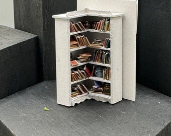 DOLLS HOUSE MINIATURES - 1/48 - 1:48 - 1/4" - Quarter Inch Scale - Corner Bookcase