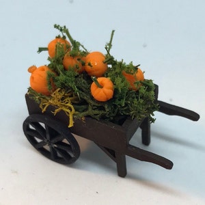 Miniatury domków dla lalek (skala 1/48 - 1:48 - 1/4" - ćwierć cala) Luksusowo udekorowany wózek z dyni -