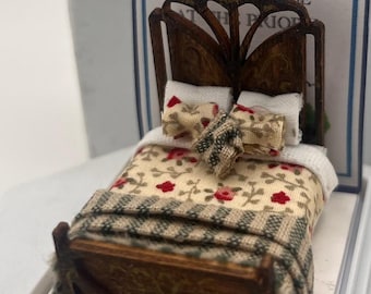 Dolls House Miniatures ( 1/48th - 1:48 - 1/4" - Quarter Inch Scale ) - Double Bed - Anna