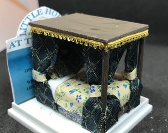 Dolls House Miniatures - Hand Made 1/48th (1/4inch) quarter scale - Four Poster bed