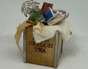 Dolls House Miniatures - 1/24th / 1:24th / Half Inch Scale Attic Box x1